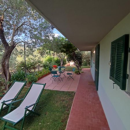 Independent Apartment With A Fabulous Patio - Casa Penny Cisano sul Neva Dış mekan fotoğraf