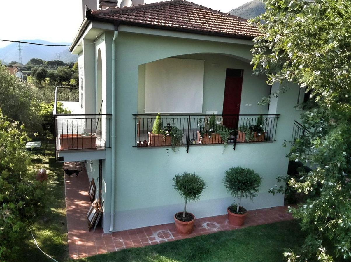 Independent Apartment With A Fabulous Patio - Casa Penny Cisano sul Neva Dış mekan fotoğraf