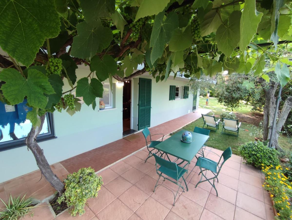 Independent Apartment With A Fabulous Patio - Casa Penny Cisano sul Neva Dış mekan fotoğraf